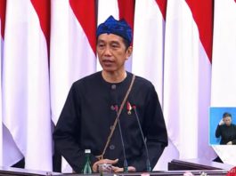 Jokowi pakai baju adat baduy