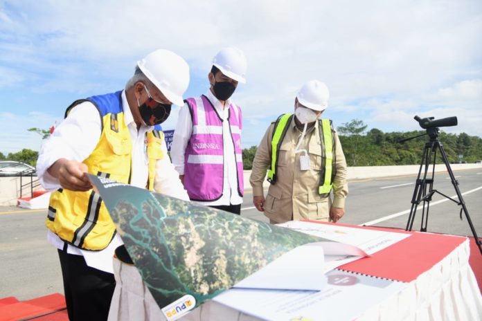 Menteri PUPR Basuki Hadimuljono, Presiden Jokowi dan Menhan Prabowo di lokasi baru Ibu Kota Negara