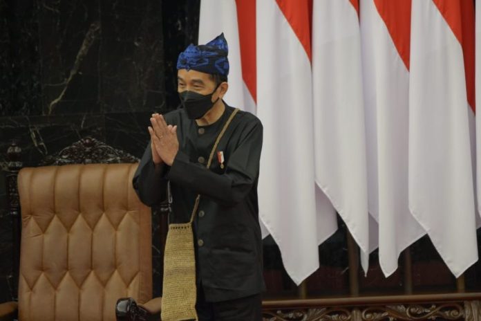 Presiden Jokowi gunakan busana suku baduy