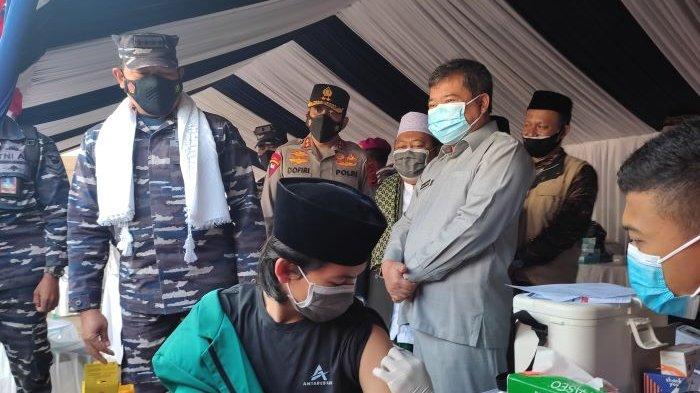 Pondok pesantren di Garut di vaksinasi