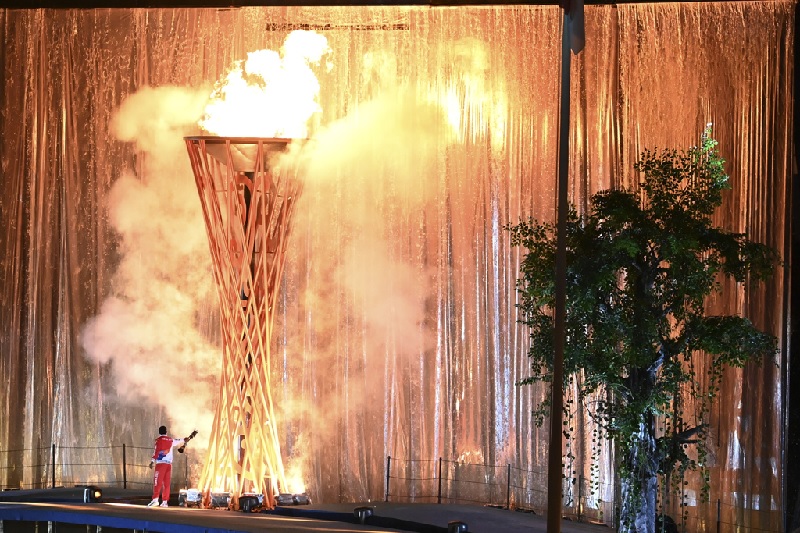 Boaz Solossa nyalakan Api PON XX