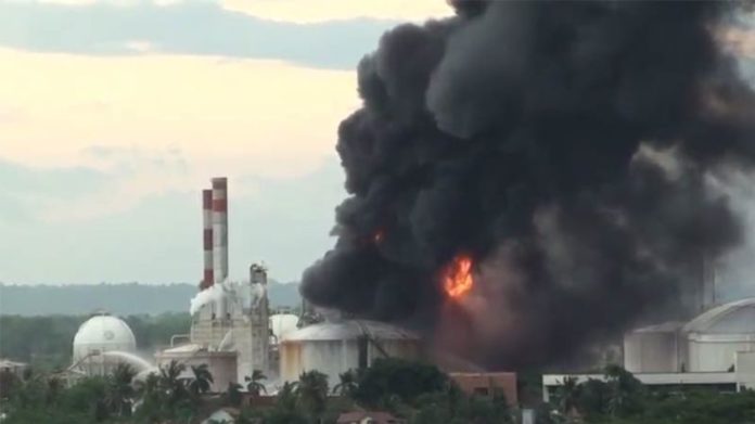Ilustrasi kilang minyak di Cilacap terbakar karena tersambar petir