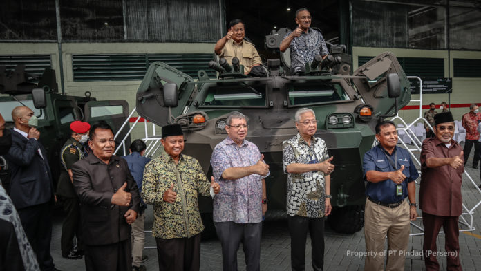 Perdana Menteri Malaysia dipameri kendaraan tempur Pindad