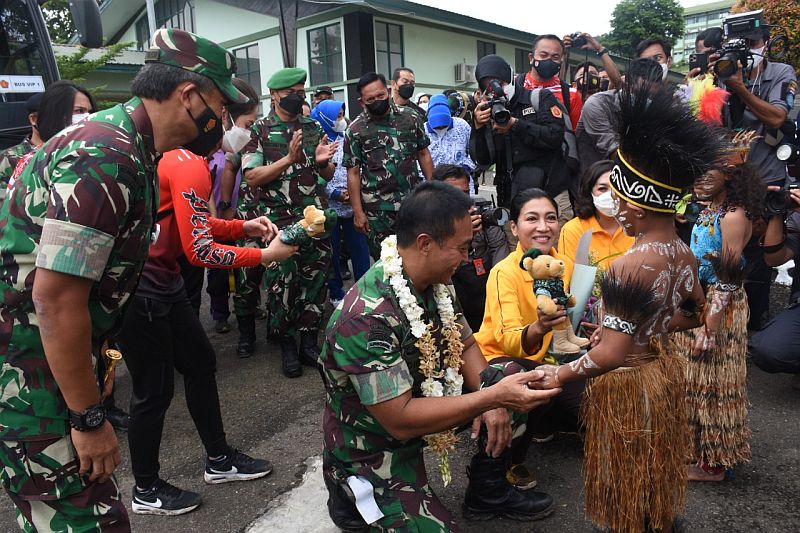 Panglima TNI Andika Perkasa tinjau vaksinasi covid-19