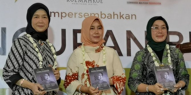 Peluncuran buku ibunda Presiden Jokowi Sudjiatmi Notomihardjo