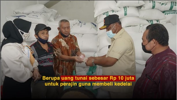Anggota DPR RI Rahmat Muhajirin beri bantuan subsidi untuk perajin tempe dan tahu