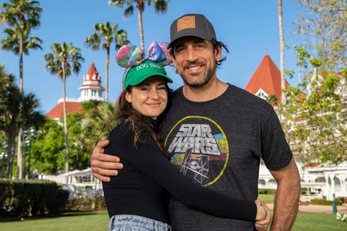 shailene woodley dan aaron rodgers