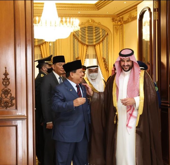Prabowo berbincang akrab Pangeran Khalid bin Salman