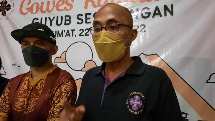 Ketua PHRI DIY, Deddy Pranowo Eryono (kaus kerah hitam).