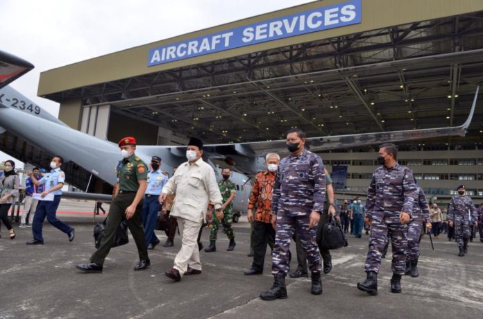 Prabowo serahkan pesawat dan helikopter Anti Kapal Selam kepada TNI AL