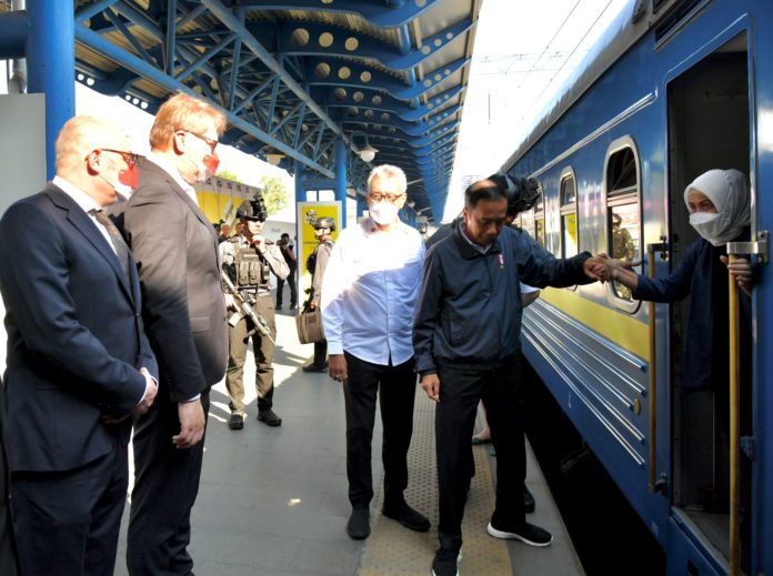 Presiden Jokowi tiba di Peron 1 Stasiun Central Kiev, Ukraina