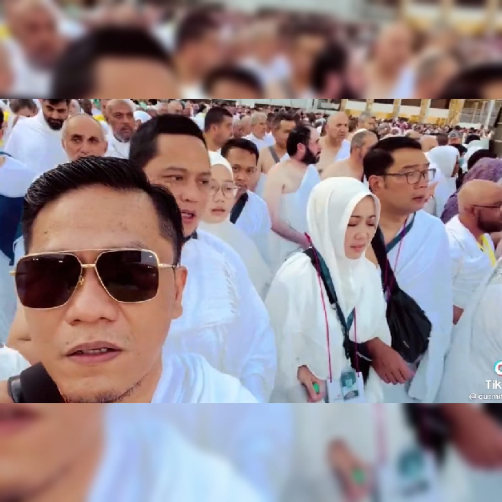 Gus Miftah dan Ridwan Kamil saat tawaf