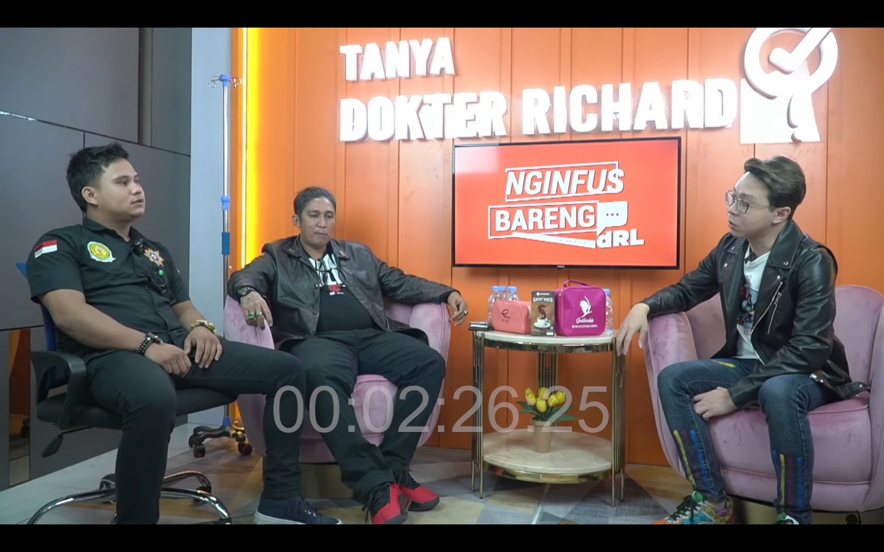 Dokter Richard Lee bersama Asosiasi Dukun Indonesia