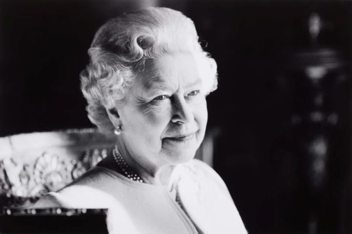 Ratu Elizabeth II. (instagram.com/@theroyalfamily)