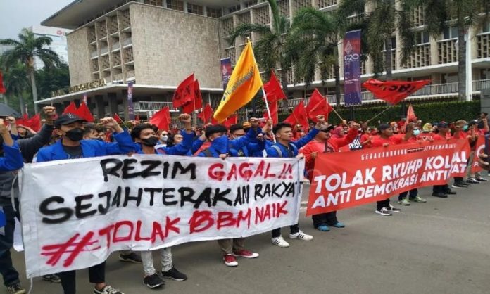 Aliansi demo mahasiswa dan buruh. (instagram.com/@parboaboa)