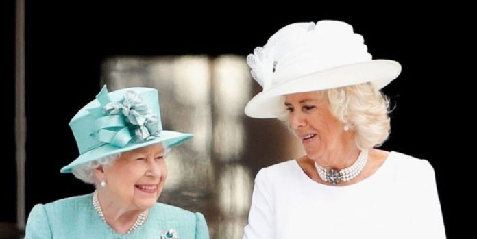 Camilla Parker dan Ratu Elizabeth II