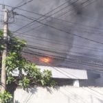 Kebakaran gudang JNE di Depok. (twitter.com/@JSMS_1)