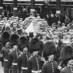 Iring-iringan jenazah Raja Edward VII. (instagram.com/@shinyhistorygems)
