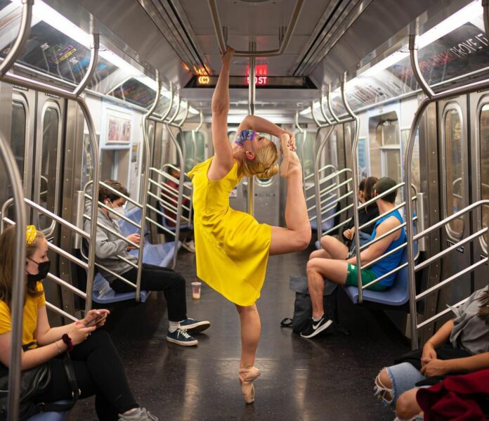 Balerina di Subway AS (instagram.com/@ashleerosemontague)
