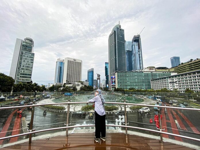 Sky Deck Halte Transjakarta Bundaran HI (instagram.com/@choechy)