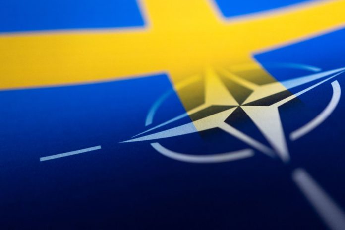 Bendera Swedia dan NATO