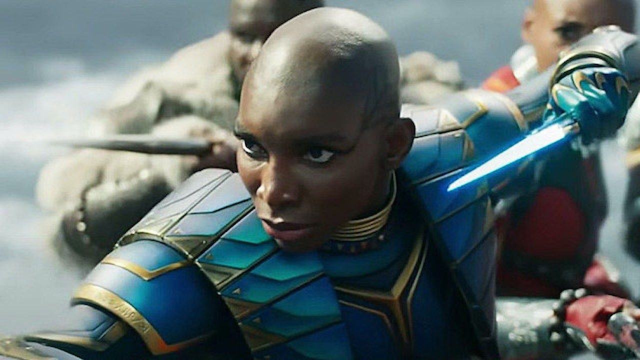 michaela coel sebagai aneka di film black panther