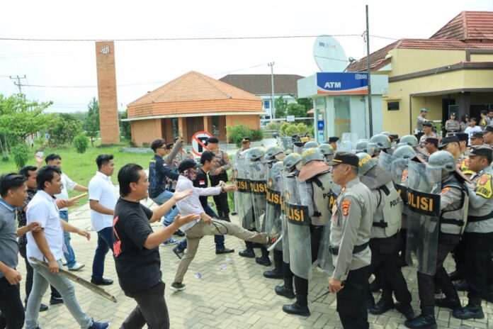 Hindari Hasutan Ajakan Demonstrasi: Publik Diminta Tetap Tenang Usai Penganugerahan Gelar Pahlawan Soeharto