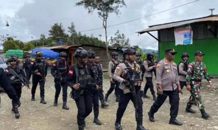 Patroli-Gabungan-di-Tolikara papua-853808129.jpg