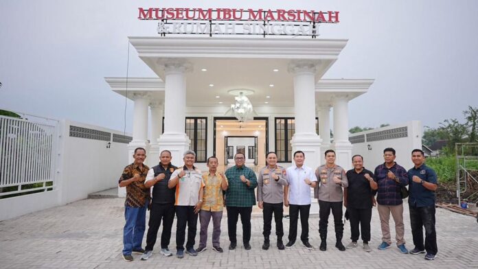 presiden-kspsi-andi-gani-nena-wea-dan-wakapolda-jatim-brigjen-pol-pasma-royce-meninjau-museum-marsinah-nganjuk-1775890008802_169