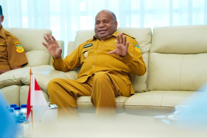 Gubernur Mathius D. Fakhiri mbg papua makan bergizi gratis
