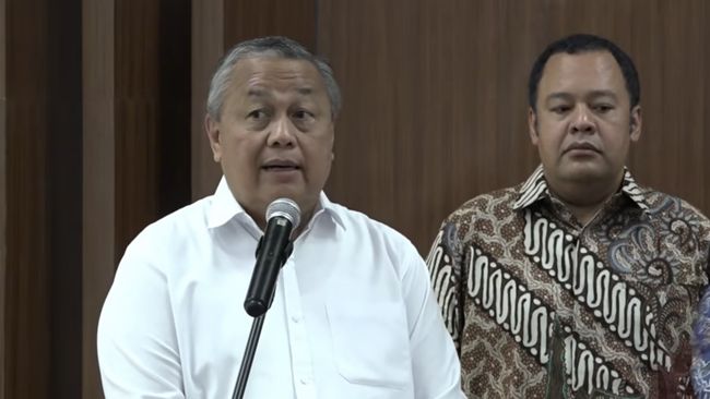 gubernur-bi-perry-warjiyo-dalam-keterangan-pers-di-gedung-nusantara-iii-kompleks-parlemen-senayan-jakarta-pusat-sabtu-662026-t-1780713921286_169.png