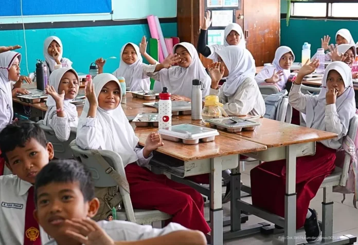 Anggaran-MBG-Melonjak-Pemerintah-Siap-Kucurkan-Triliunan-Rupiah-per-Hari- makan bergizi gratis.jpg