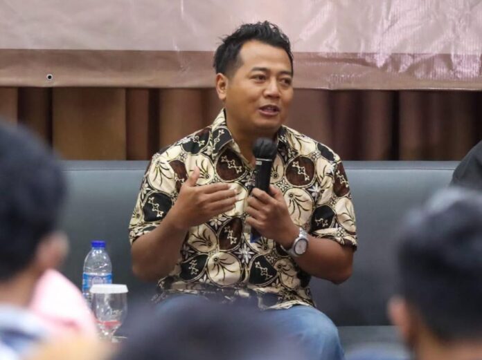 direktur-eksekutif-parameter-politik-indonesia-adi-prayitno_43