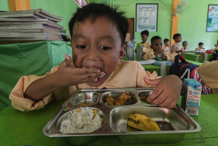 mbg makan bergizi gratis zz