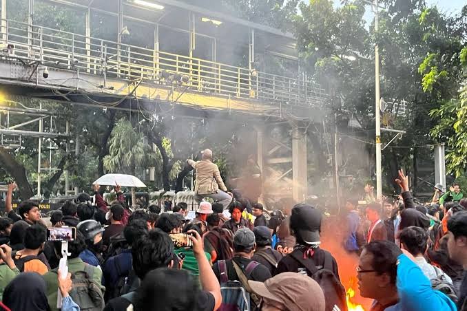 tolak demo mahasiswa