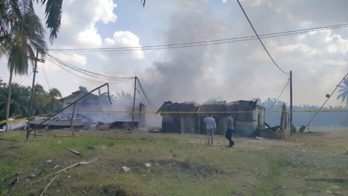 Garis polisi terpasang di lokasi pembakaran pada Rabu (12/8/2026)