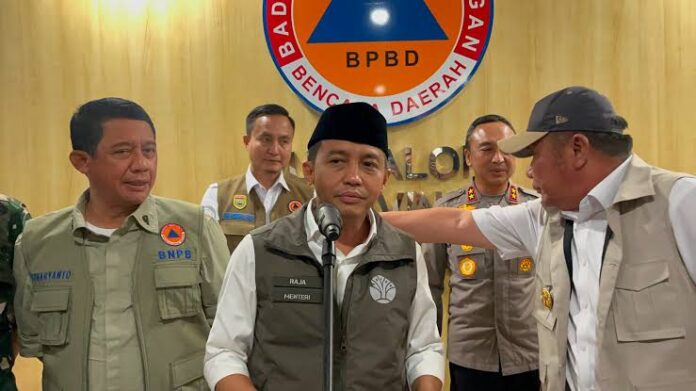 Menteri Kehutanan Raja Juli Antoni karhutla