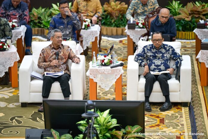 Menteri Keuangan Suahasil Nazara apbn on track 2