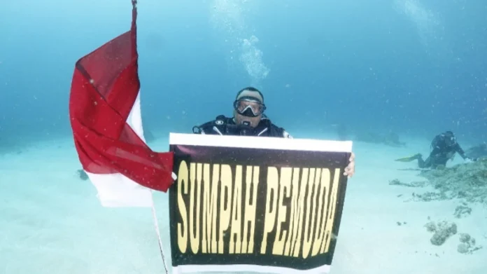635ba69124ec3-memperingati-sumpah-pemuda-di-laut_1265_711