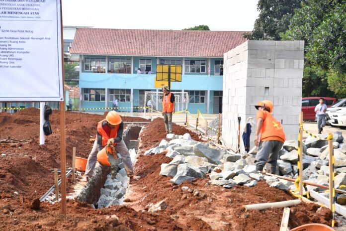 revitalisasi sekolah